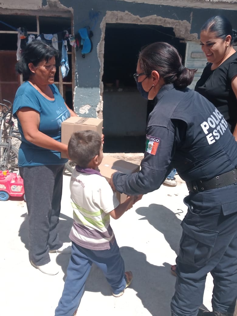 ENTREGA POLICÍA ESTATAL DESPENSAS A FAMILIAS VULNERABLES