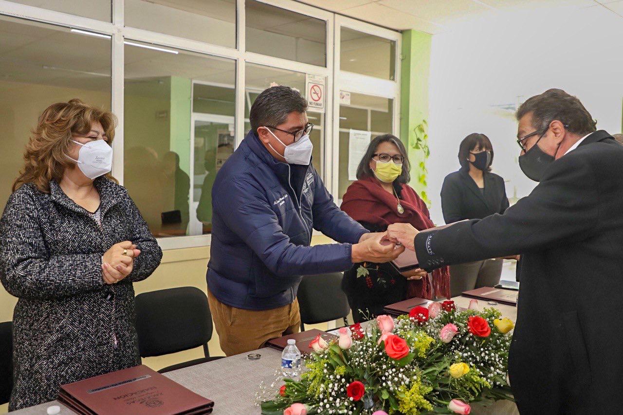 RECONOCEN A PROFESORES POR 30 AÑOS DE SERVICIO DOCENTE