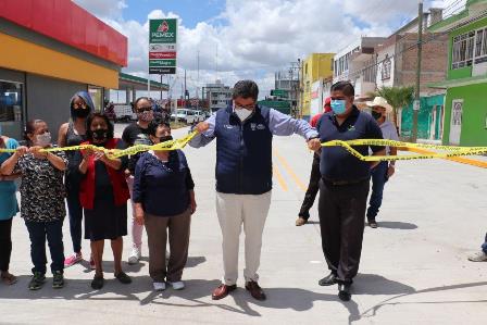 ENTREGA SAÚL MONREAL LA REHABILITACIÓN INTEGRAL DE LA CALLE CAMELIAS