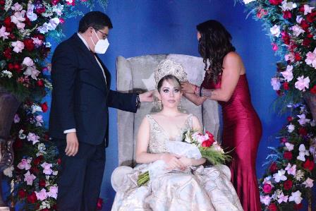 CORONAN A YULISSA CALZADA, REINA DEL 466 ANIVERSARIO DE FRESNILLO
