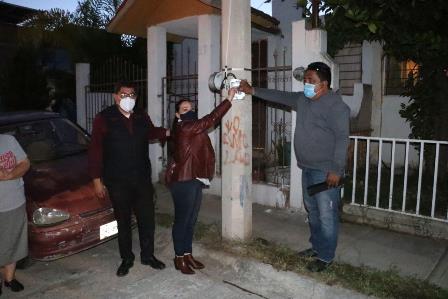 BENEFICIAN CON ALUMBRADO PÚBLICO AL FRACCIONAMIENTO DEL FRESNO