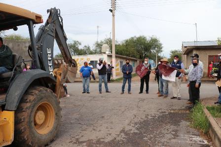 BENEFICIA SAÚL MONREAL A COMUNIDADES CON PAVIMENTO HIDRÁULICO