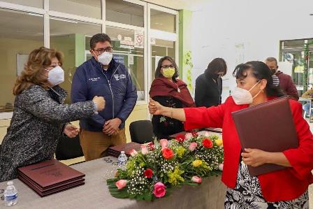 RECONOCEN A PROFESORES POR 30 AÑOS DE SERVICIO DOCENTE