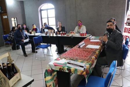 CAPACITAN A PRODUCTORES PARA QUE LLEVEN SUS ARTÍCULOS A LOS ANAQUELES DE LA TIENDA SORIANA