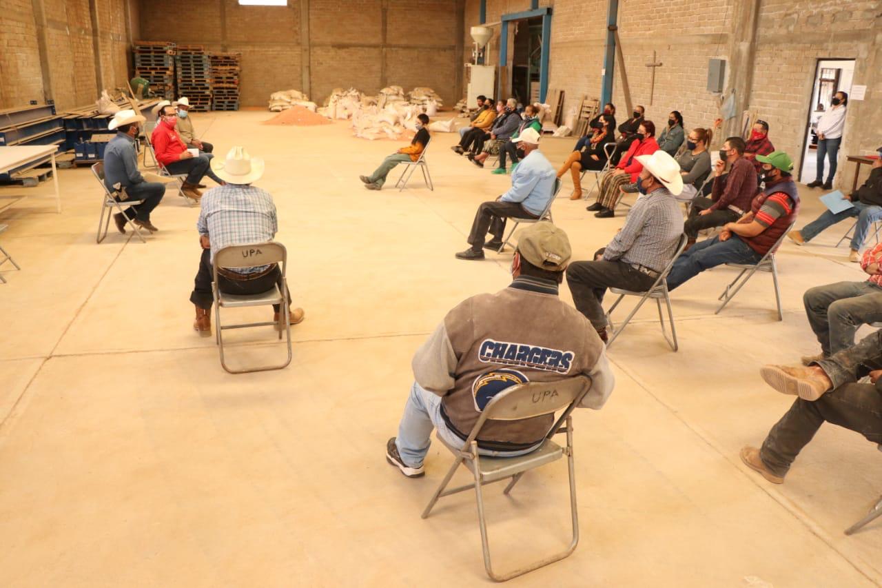 RECIBE PRESIDENTE DE SOMBRERETE PRODUCTORES DE CEBADA Y FRIJOL