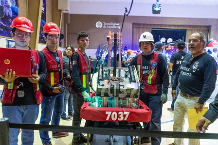 Peñoles y Fresnillo plc impulsan educación científica entre jóvenes mexicanos en competencia de robótica