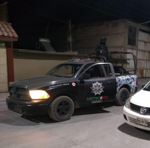 EN FRESNILLO METROPOL DETUVO A UN HOMBRE Y ASEGURÓ UN VEHÍCULO, DOSÍS DE DROGA, CARTUCHERIA Y EQUIPO TÁCTICO