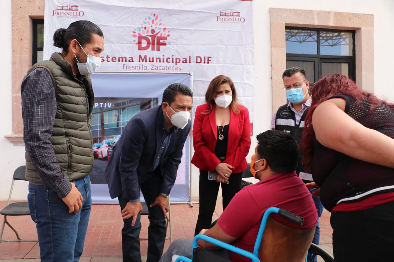EL DIF MUNICIPAL ENTREGA APARATOS FUNCIONALES A PERSONAS CON DISCAPACIDAD MOTRIZ