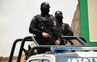 DETIENE POLICÍA ESTATAL EN JEREZ A DOS PERSONAS; VIAJABAN EN VEHÍCULO ROBADO, UNA TENÍA ÓRDENES DE APREHENSIÓN