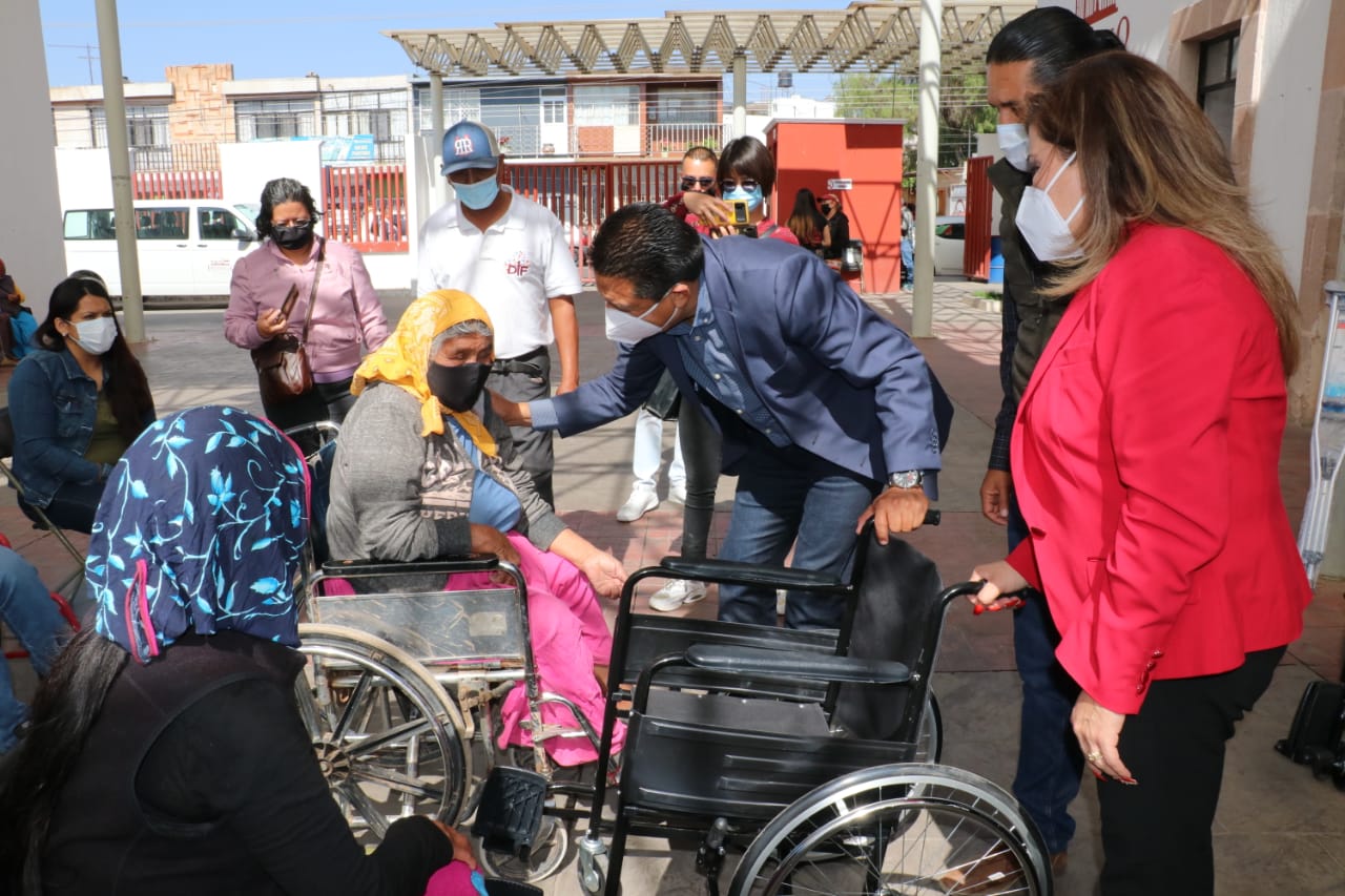 EL DIF MUNICIPAL ENTREGA APARATOS FUNCIONALES A PERSONAS CON DISCAPACIDAD MOTRIZ