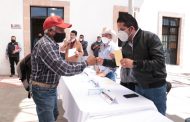 ENTREGAN APOYOS A DELEGADOS DE COMUNIDADES DE EL MINERAL