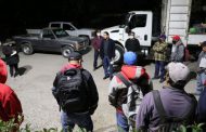 EL ALCALDE, MARTÍN ÁLVAREZ SUPERVISA EL TRABAJO DEL PERSONAL DE RECOLECCIÓN DE LIMPIA