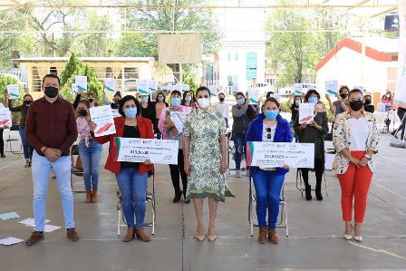LLEVA SEDIF BECAS Y ESTÍMULOS ECONÓMICOS A ORIENTADORAS COMUNITARIAS DEL SUR DE ZACATECAS