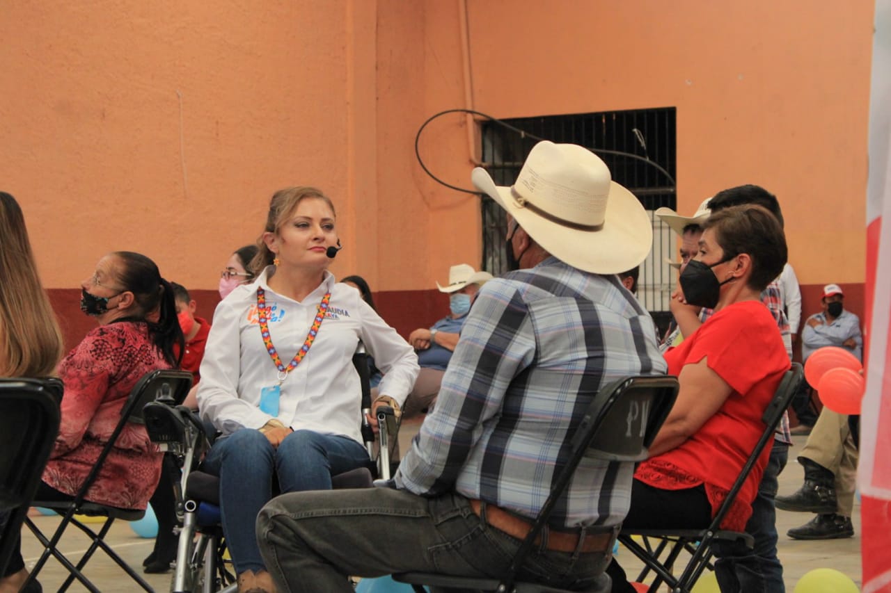 CON CLAUDIA ANAYA, LOS GANADEROS SALDRÁN DEL HOYO EN QUE LOS METIERON
