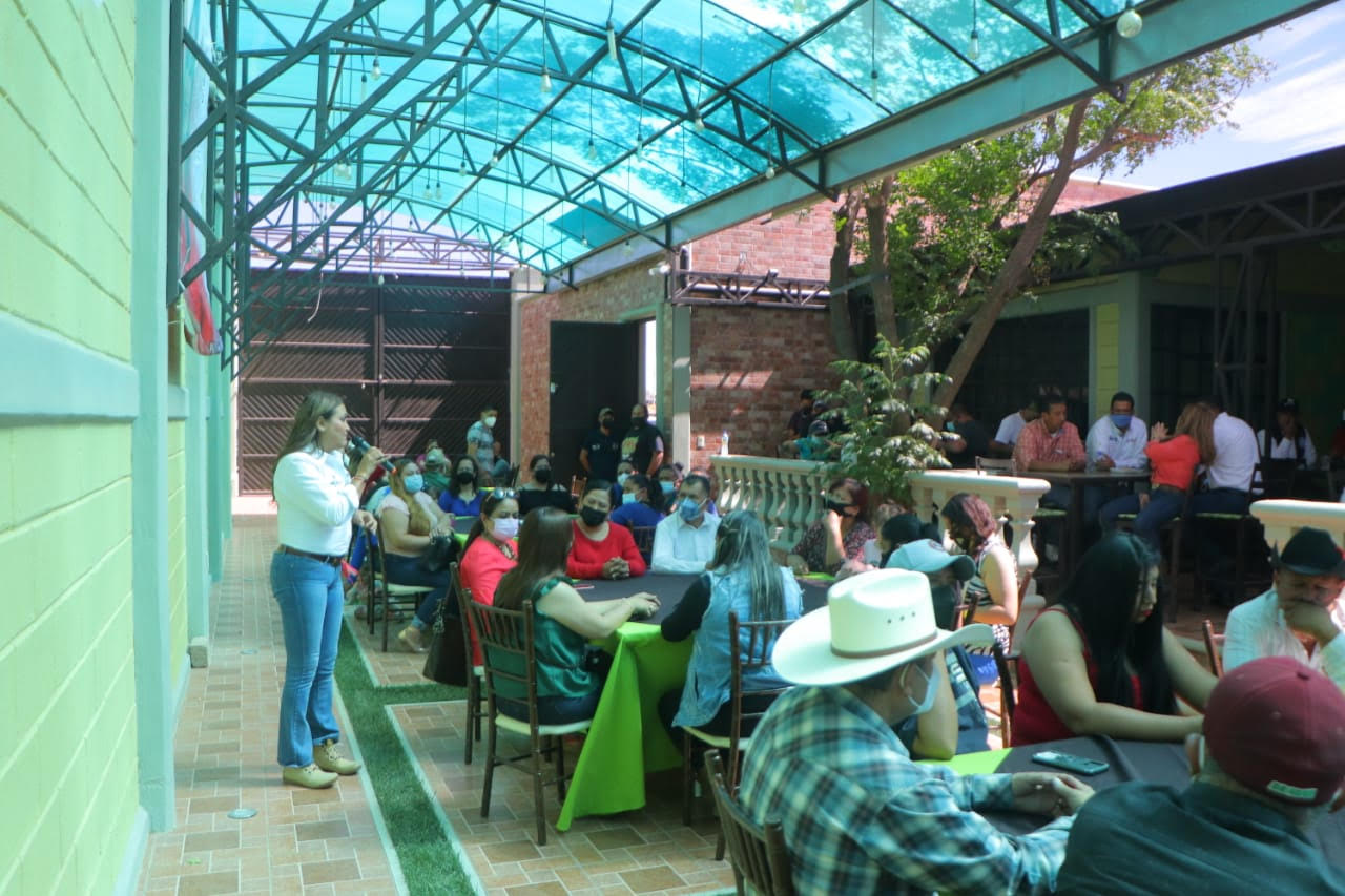 AVANZA EN SU RECORRIDO POR EL DISTRITO 1 NORMA CASTORENA.