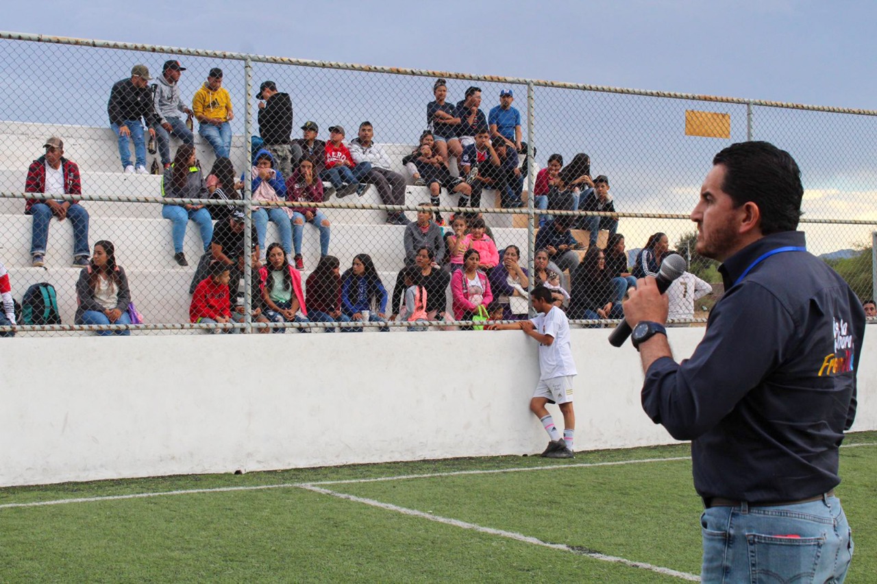 Dignificaremos espacios deportivos en San José de Lourdes: Javo Torres