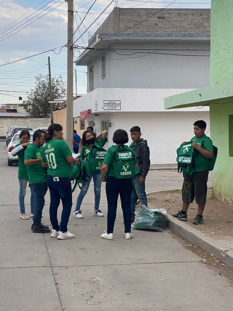 De León Pitones recorre las colonias de Fresnillo