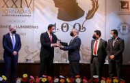 ENTREGA ALEJANDRO TELLO PREMIO IBEROAMERICANO “RAMÓN LÓPEZ VELARDE” A ERNESTO LUMBRERAS
