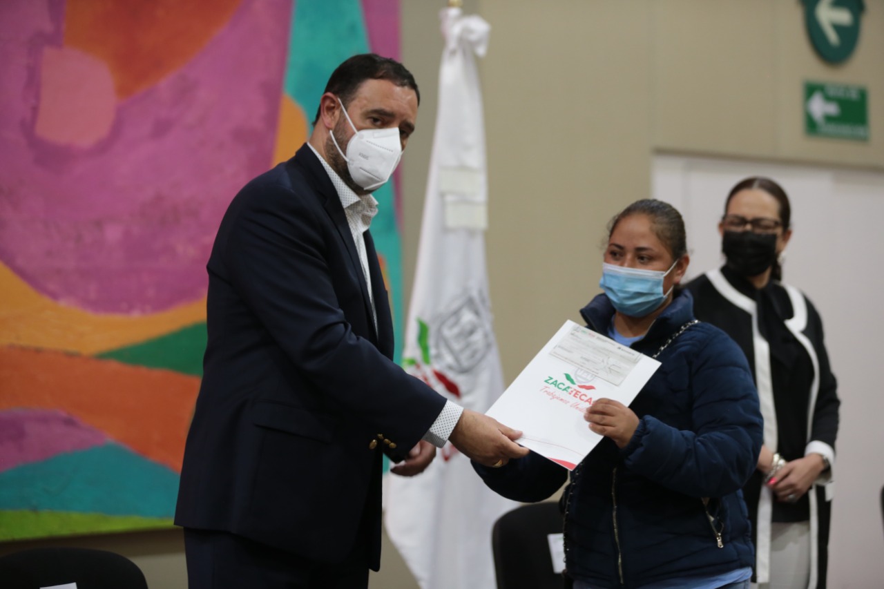 ENTREGA GOBERNADOR ALEJANDRO TELLO APOYOS A 70 MIGRANTES DE ZACATECAS DEPORTADOS Y REPATRIADOS