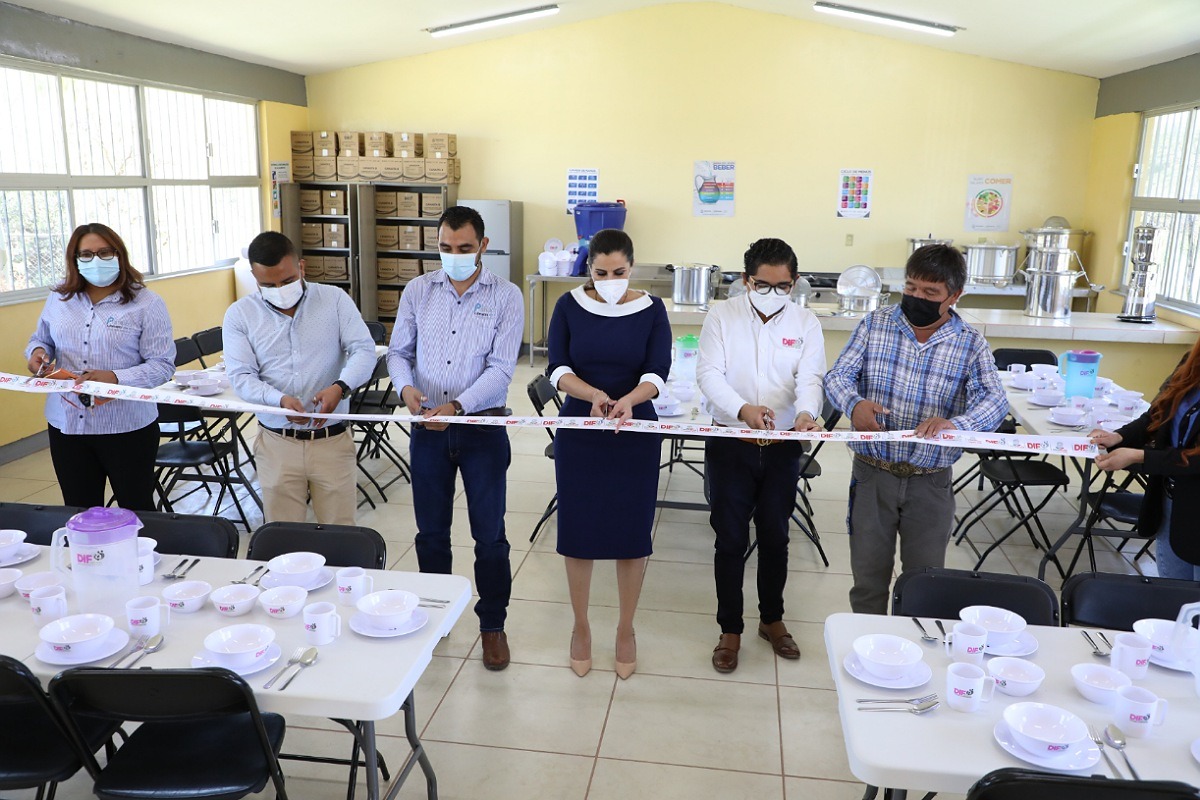 DONA SEDIF EQUIPAMIENTO COMPLETO PARA COMEDOR ESCOLAR DE PRIMARIA 23 DE JUNIO DE PÁNUCO