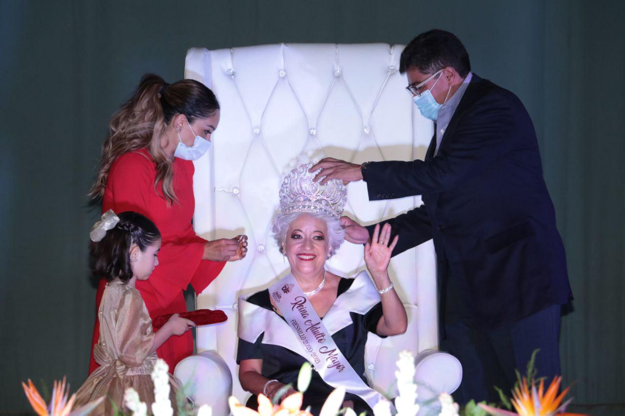 CORONAN A IRMA MEDRANO COMO REINA DE LA EDAD DE ORO