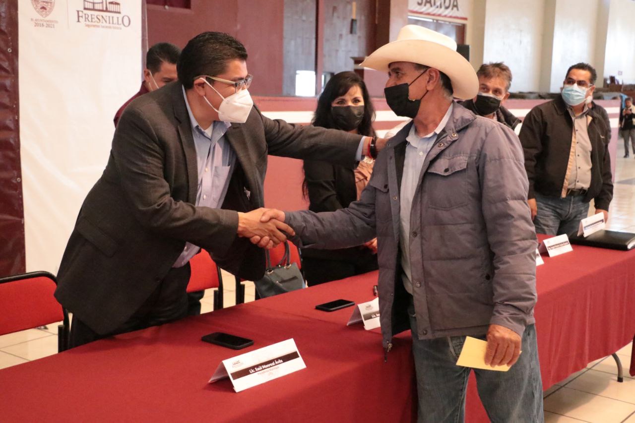 ENTREGA SAÚL MONREAL ESTÍMULO A DELEGADOS MUNICIPALES