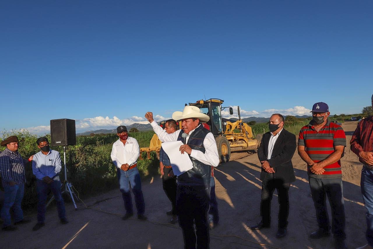 En Guadalupe de Trujillo, David Monreal inicia la transformación de las carreteras en Zacatecas