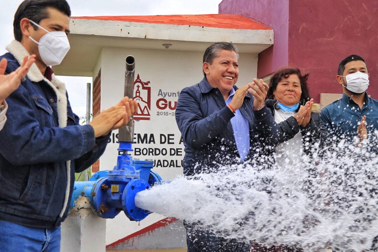 Inauguran Gobernador David Monreal y Alcalde Julio César Chávez sistema de agua potable en El Bordo de Buenaventura