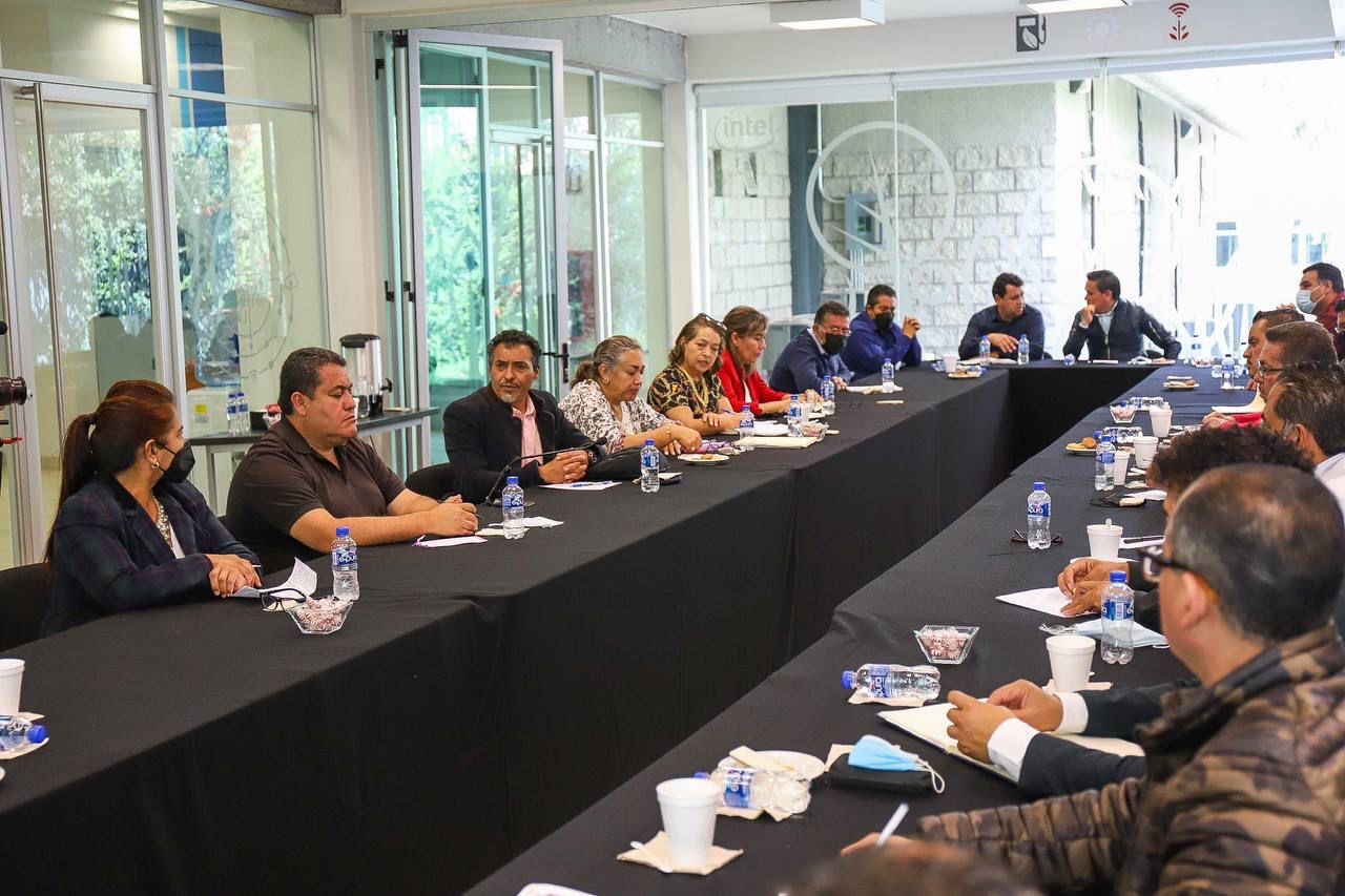 Unen esfuerzos David Monreal y líderes sindicales para resolver de fondo la problemática financiera educativa heredada