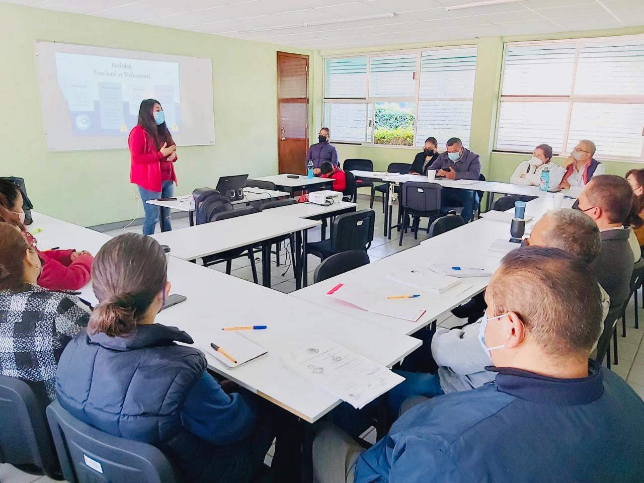 IMPARTEN PLÁTICA “SOBRE ANSIEDAD EN ADOLESCENTES” A DOCENTES DEL COBAEZ