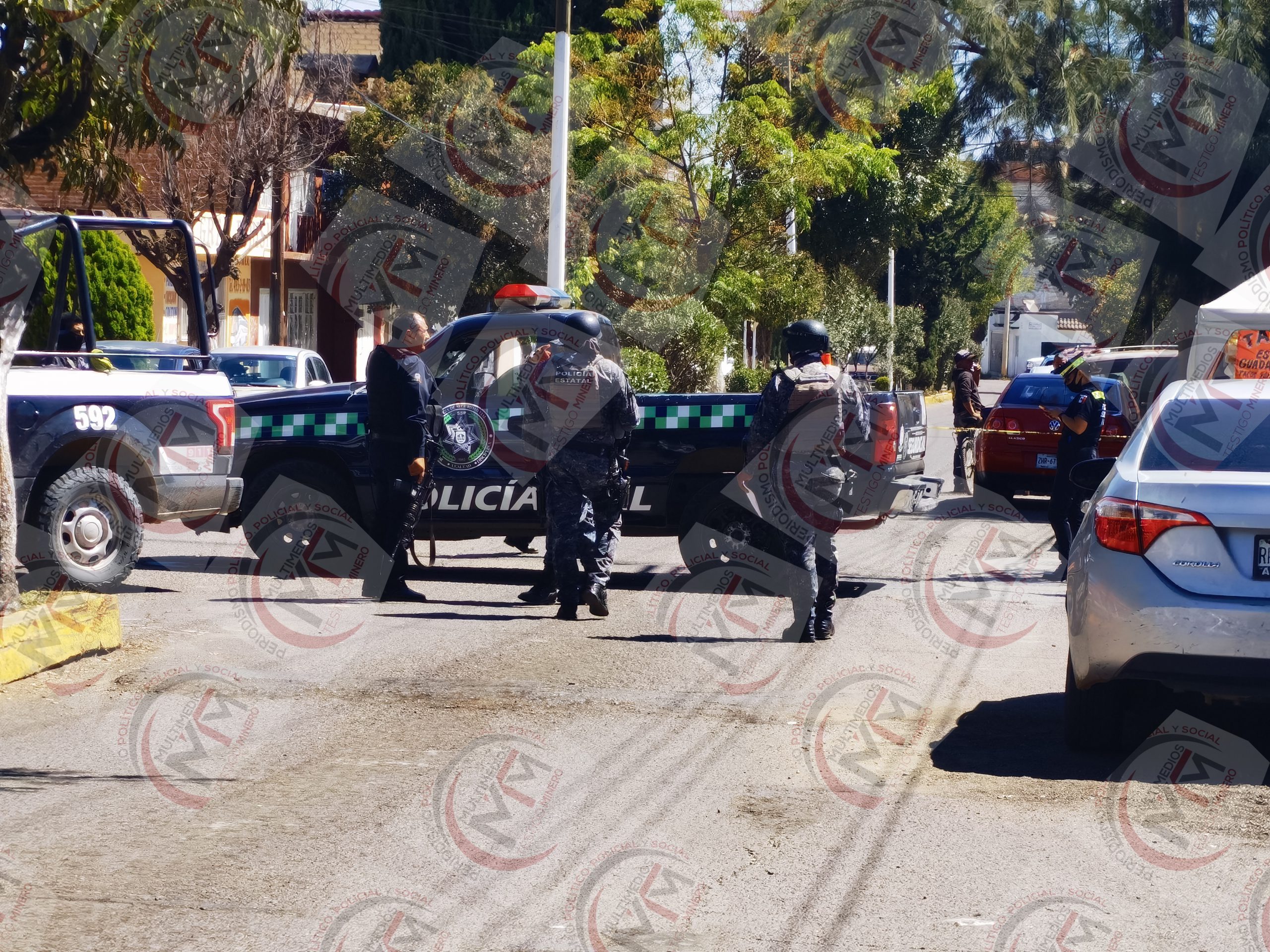 En operetivo conjunto detienen a 3 y decomisan vehículo.