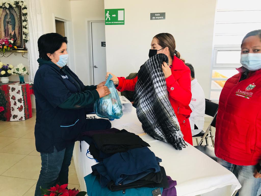 Realizan Entrega de Apoyos al hospital Comunitario.