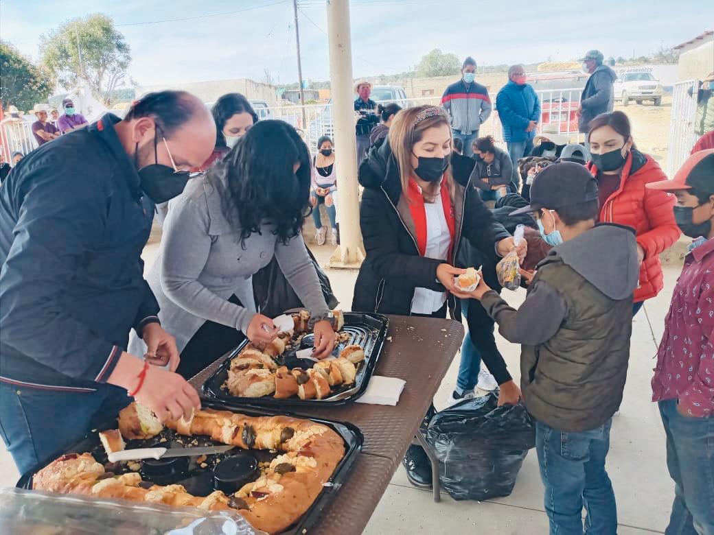 El DIF celebra el Día de Reyes en la comunidad de Refugio de los Pozos.