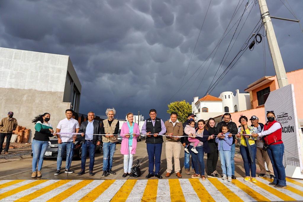 BENEFICIA SAÚL MONREAL AL FRACCIONAMIENTO VILLAS DEL CAMPESTRE CON PAVIMENTACIÓN