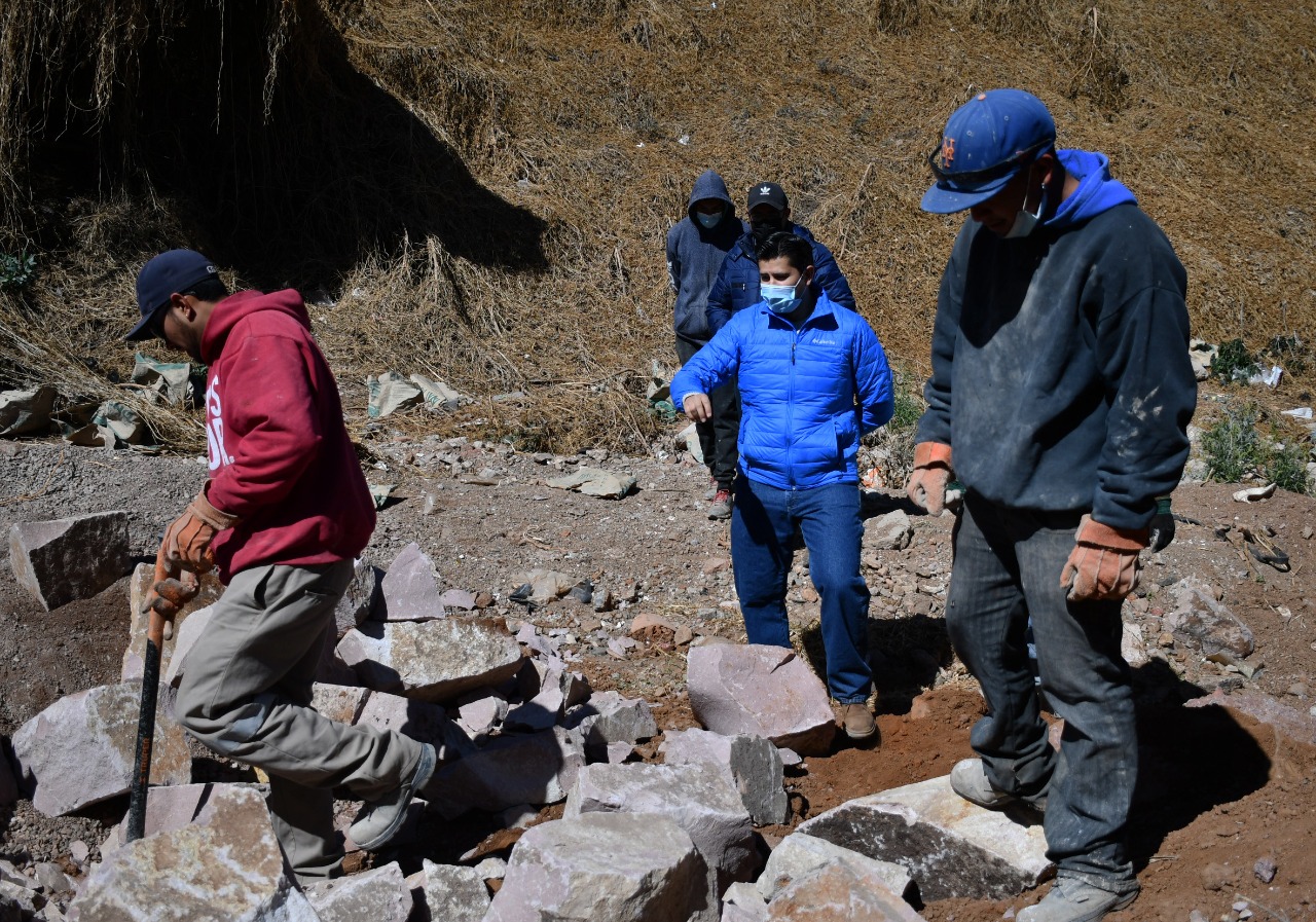 Supervisa Julio César Chávez construcción de muro de contención en Arroyo El Coyote