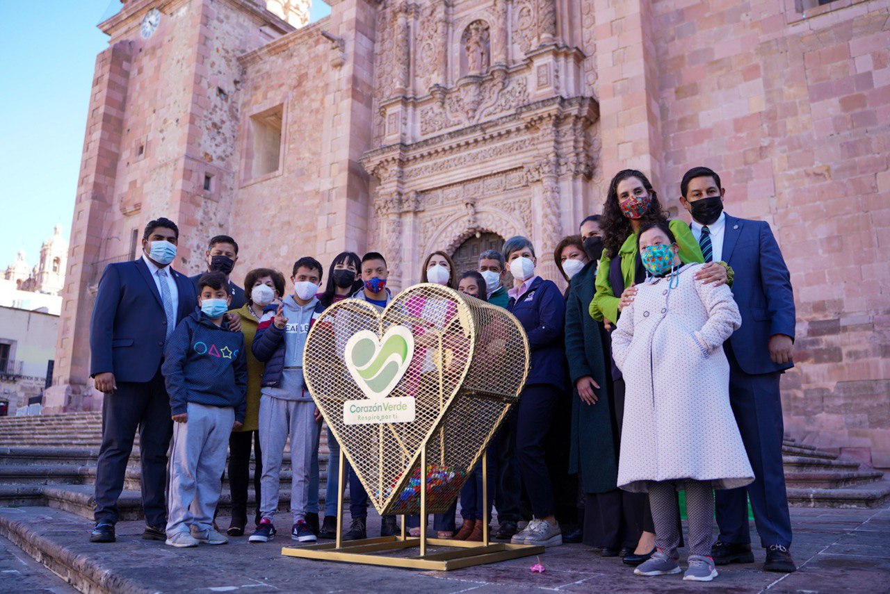 DEVELA DIF MUNICIPAL DE ZACATECAS CORAZÓN DORADO EN EL CENTRO HISTÓRICO EN APOYO A AMANC