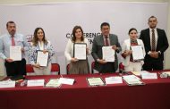 FIRMA CONVENIO DE COLABORACIÓN EL AYUNTAMIENTO DE FRESNILLO Y EL IZAI