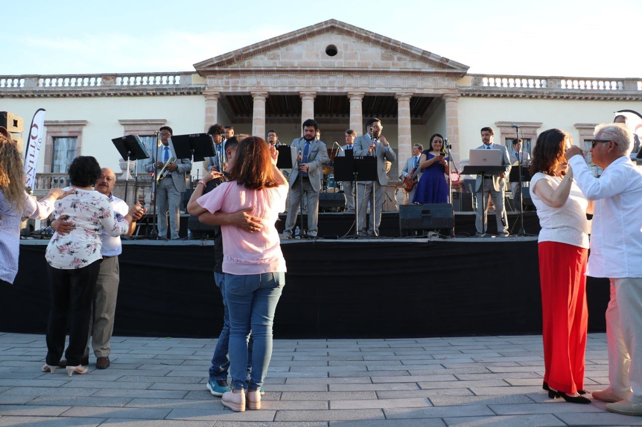 PONE A BAILAR A FRESNILLO LA ORQUESTA DE BETO DÍAZ