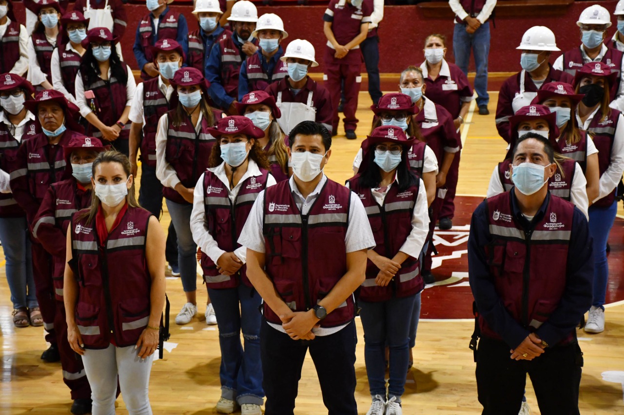 Entrega Julio César Chávez uniformes a trabajadores operativos del Ayuntamiento de Guadalupe