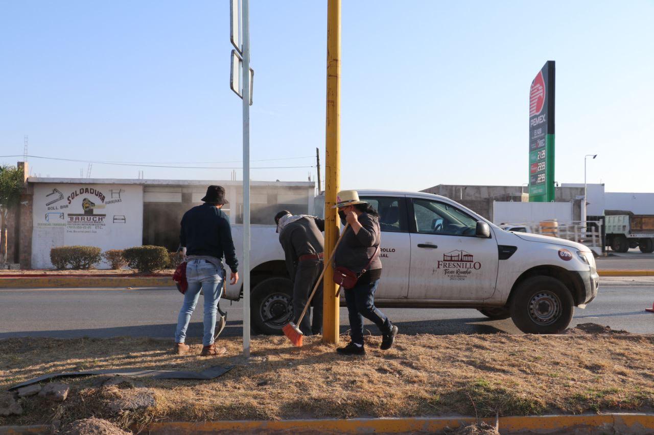 INTERVIENEN CON BRIGADA DE LIMPIEZA LA CARRETERA A VALPARAÍSO