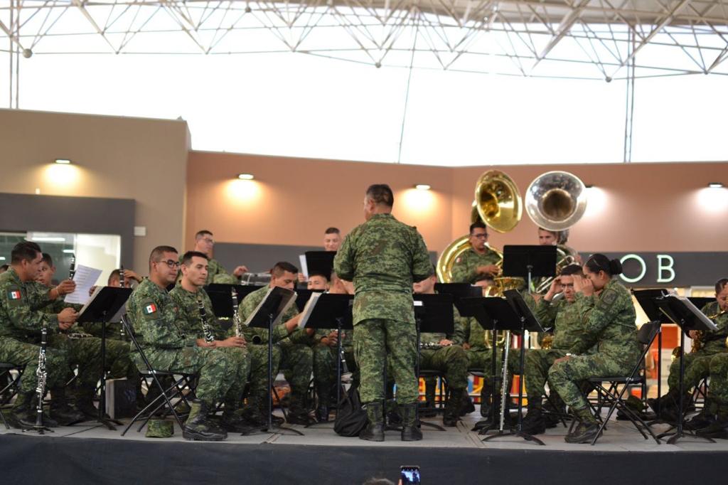 UN ÉXITO, MAGNO CONCIERTO DE LA BANDA DE LA 5 REGIÓN MILITAR