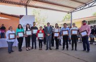 PROMUEVEN LOS VALORES CÍVICOS EN LAS ESCUELAS DE LA COMUNIDAD EL CENTRO