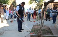 FUNCIONARIOS MUNICIPALES INTERVIENEN PANTEONES CON BRIGADA DE LIMPIEZA