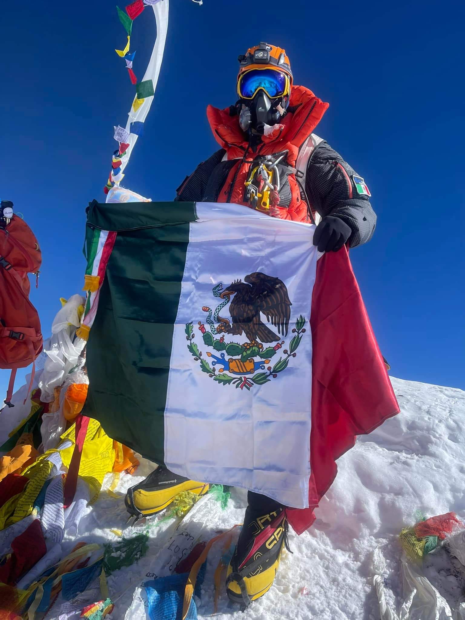 Fresnillense conquista el Everest