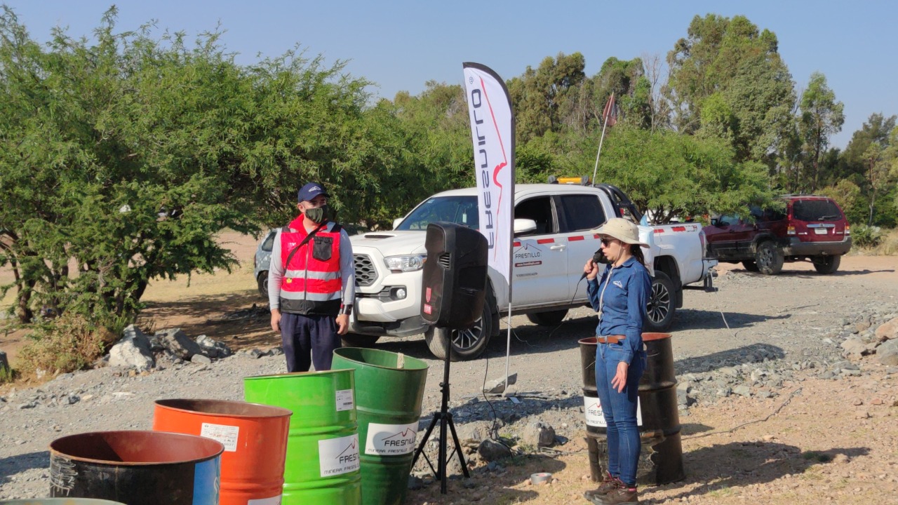 Minera Fresnillo participa con la comunidad en limpieza de Presa de Rivera