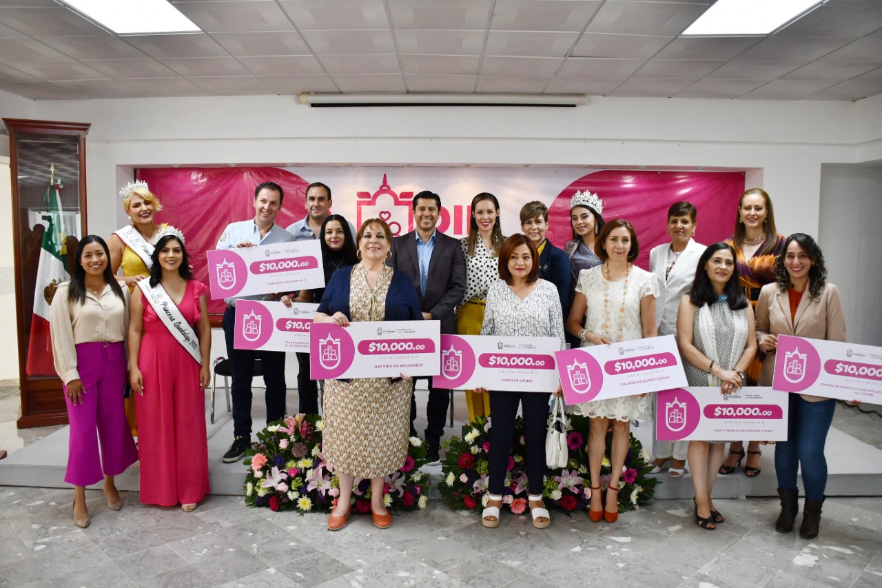 Entrega Julio César Chávez donativos a 10 asociaciones civiles