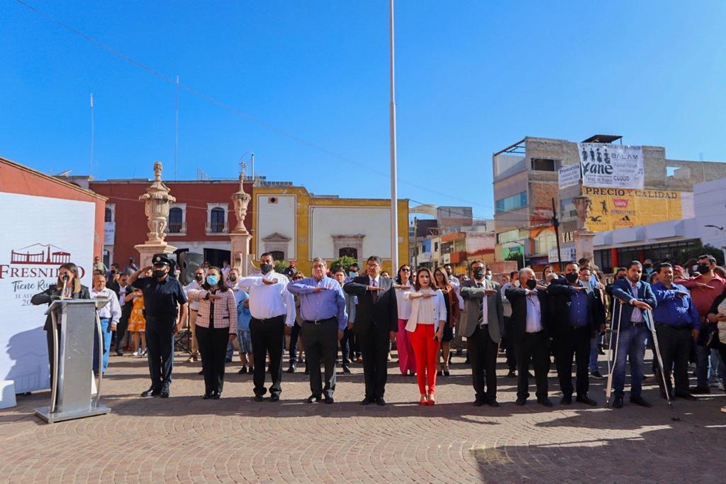 REALIZAN HONORES A LA BANDERA EN LA EXPLANADA DE LA CASA MUNICIPAL DE CULTURA