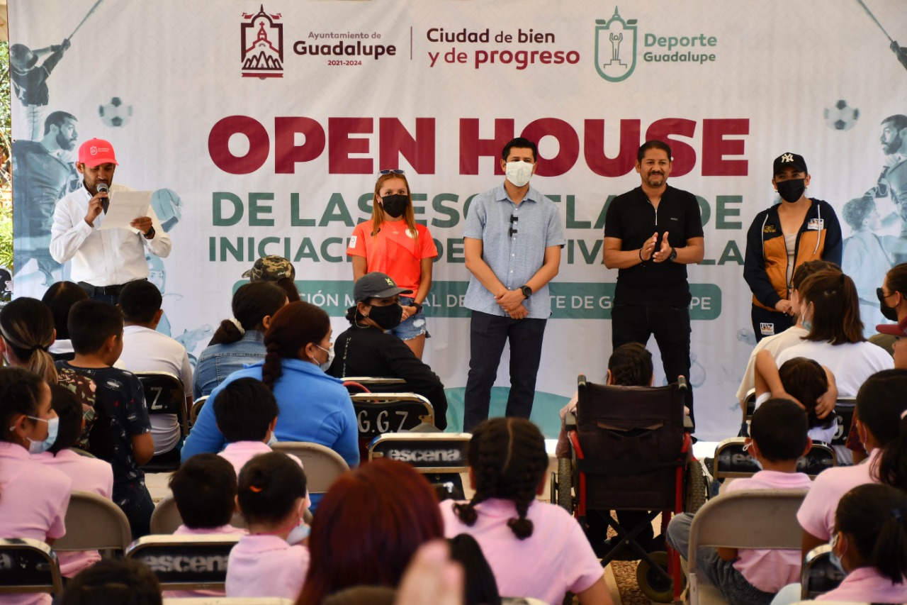 Con Open House   Promueve Julio César Chávez escuelas de iniciación deportiva