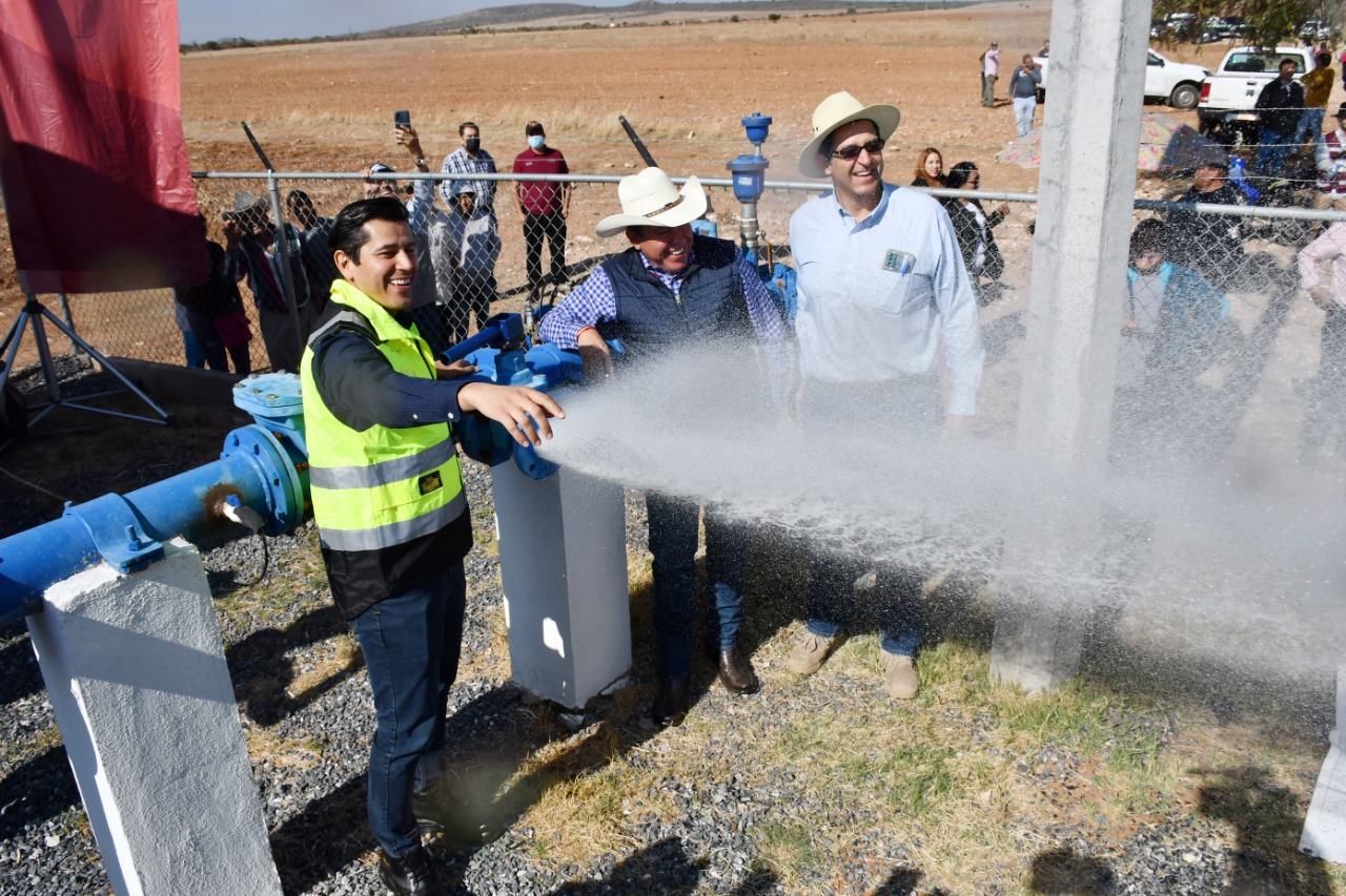 Entrega David Monreal Ávila pozo de agua potable en Tacoaleche