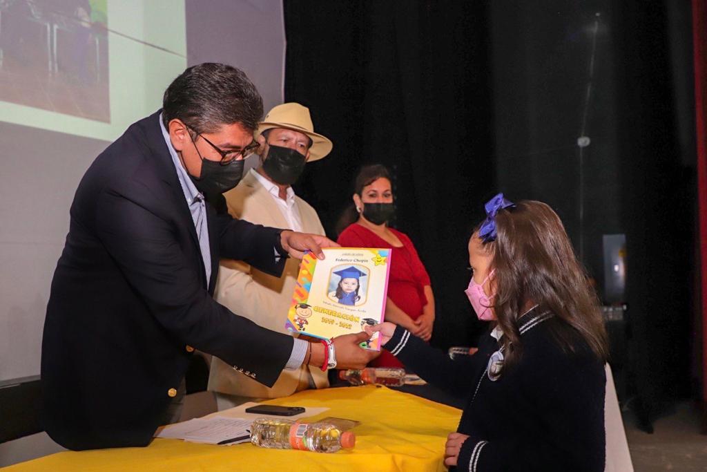 APADRINA SAÚL MONREAL A GRADUADOS DEL JARDÍN DE NIÑOS “FEDERICO CHOPIN”